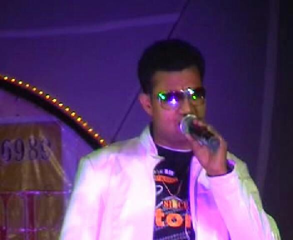 best male bollywood singer nashik