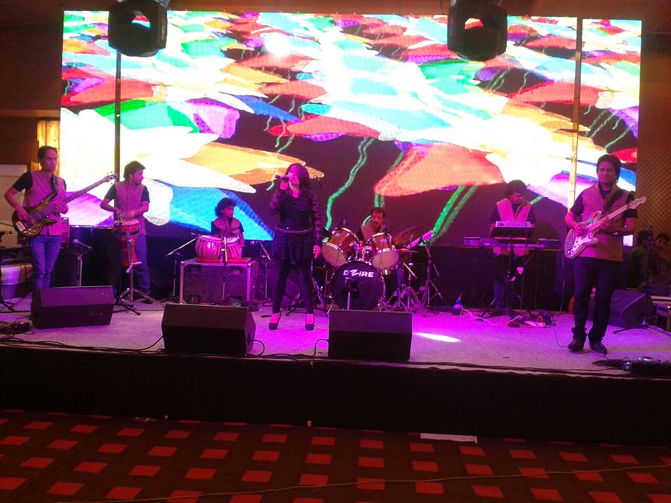 live bollywood singer nashik