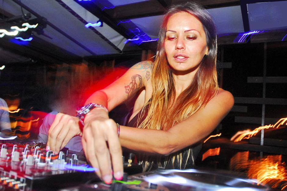 best female dj nashik