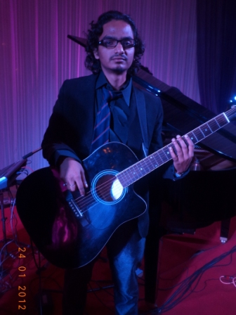male guitar players nashik