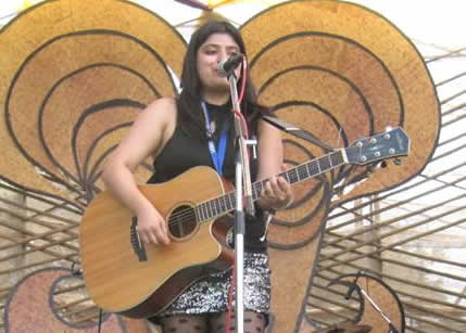 female guitar players nashik