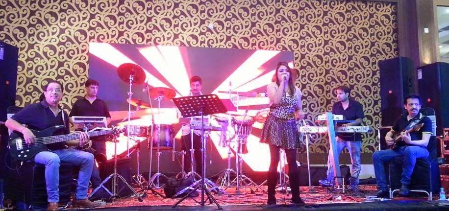famous jazz singer nashik