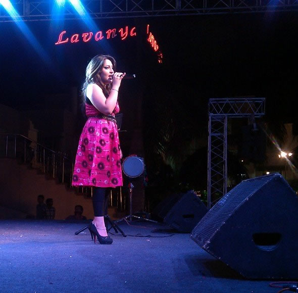 female singer nashik